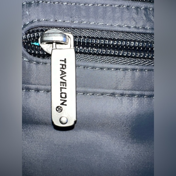 Travelon® Anti-Theft RFID Crossbody bag - Picture 4 of 4